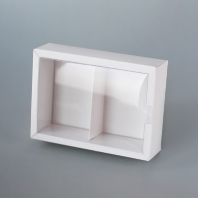 Коробка с пластиковой крышкой с разделителем белая 14,6х10,7х4 см